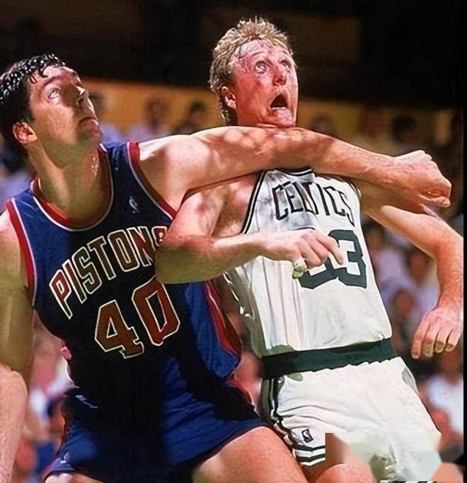 爱游戏体育官网-包含里程碑夜底特律活塞单刀错失,欧篮联转会期刷纪录,更衣室稳定,更衣室氛围转暖的词条