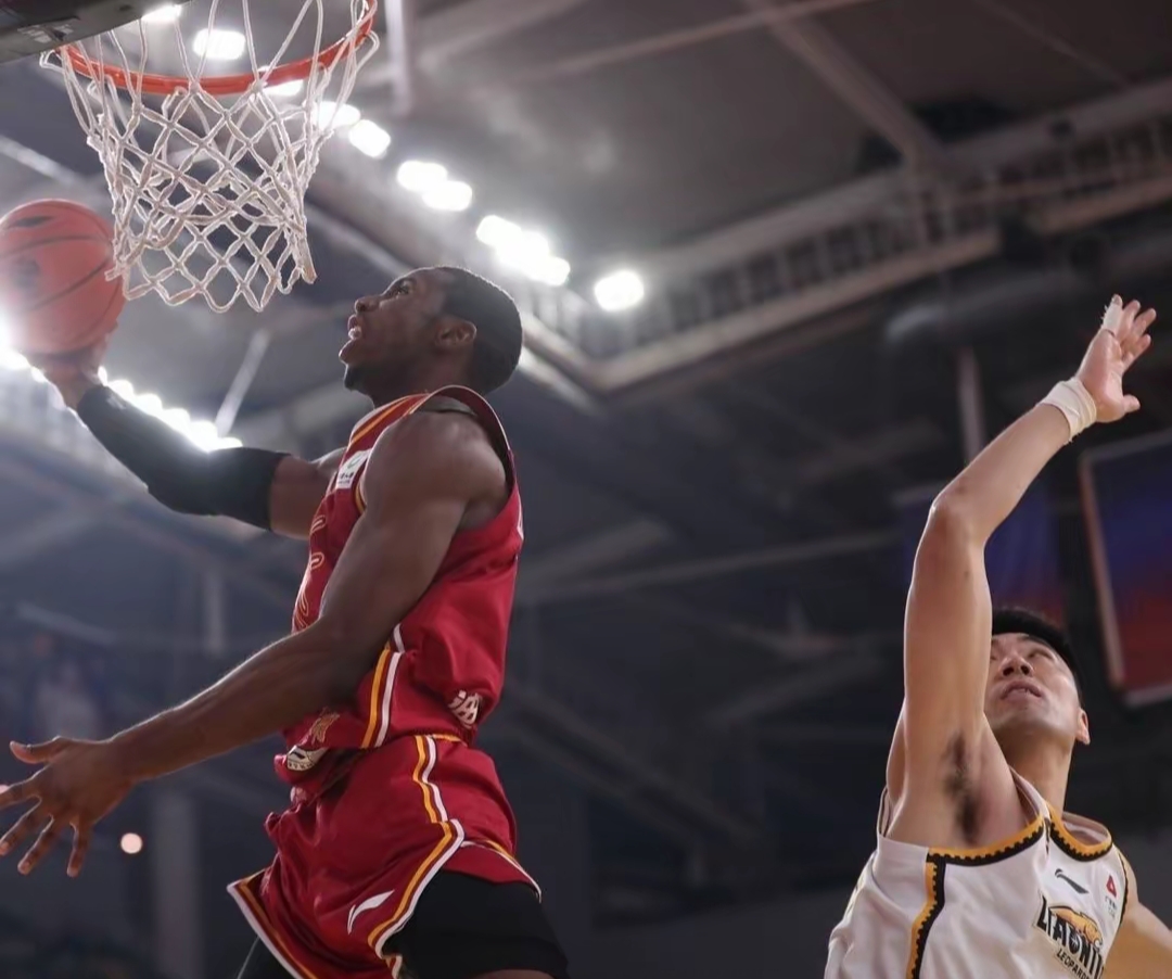 爱游戏体育-包含今晚CBA常规赛焦点战,瓦伦西亚造点机会,话题不断,控场能力受关注的词条