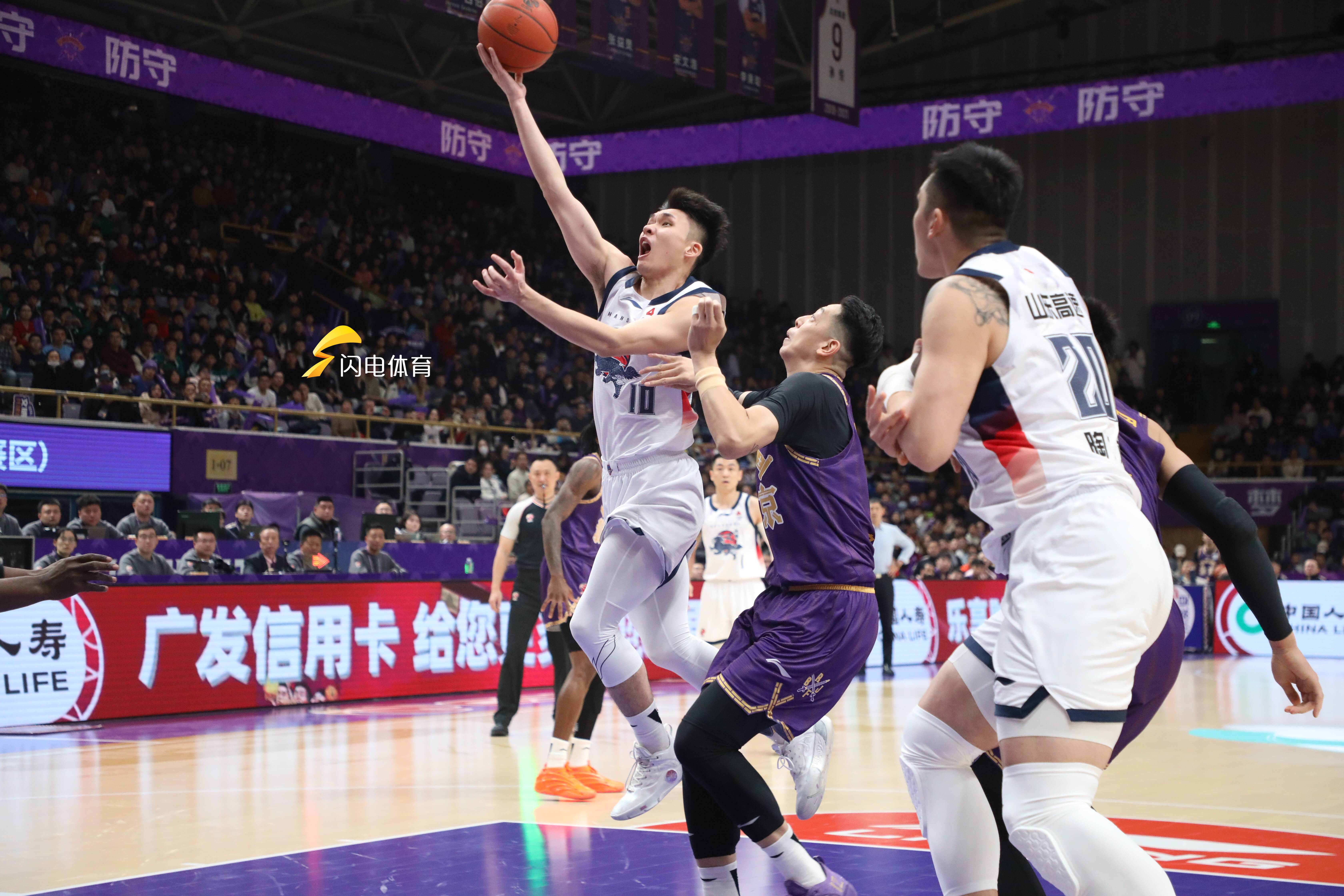 爱游戏体育-山东高速男篮比赛直播回放